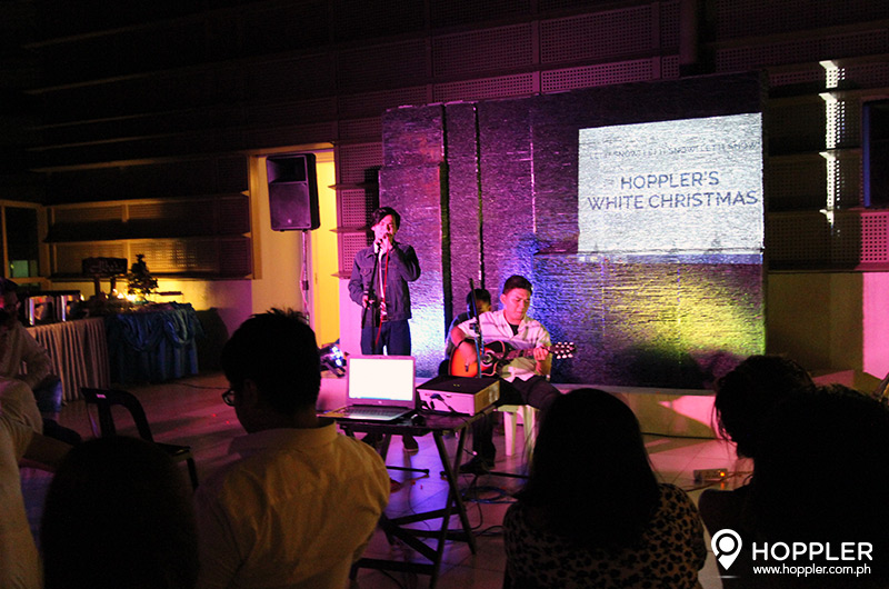 Hoppler Celebrates A Wonderful White Christmas