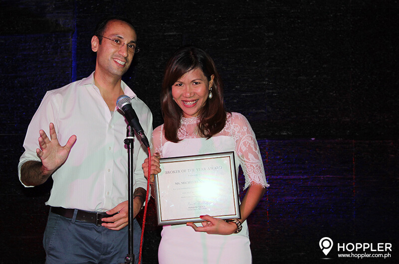 Hoppler Celebrates A Wonderful White Christmas