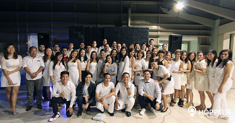 Hoppler Celebrates A Wonderful White Christmas