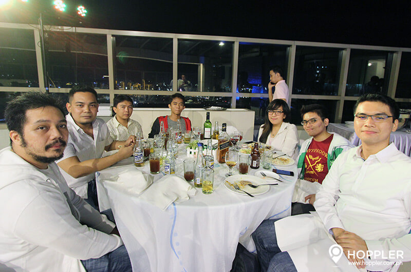 Hoppler Celebrates A Wonderful White Christmas