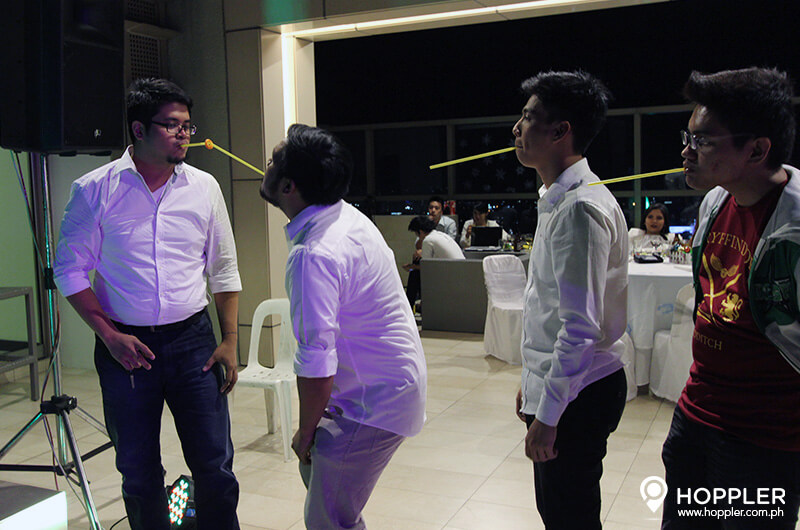 Hoppler Celebrates A Wonderful White Christmas