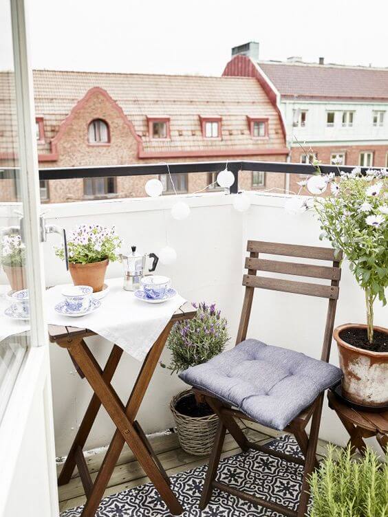 30 Easy Ways To Turn Your Balcony Into A Relaxing Nook (13)