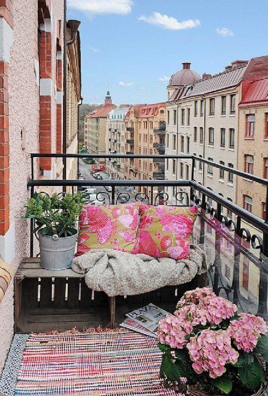30 Easy Ways To Turn Your Balcony Into A Relaxing Nook (28)